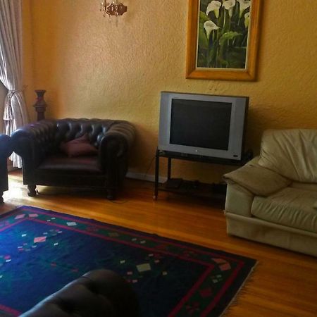 The Birches Backpacker Lodge Randburg エクステリア 写真
