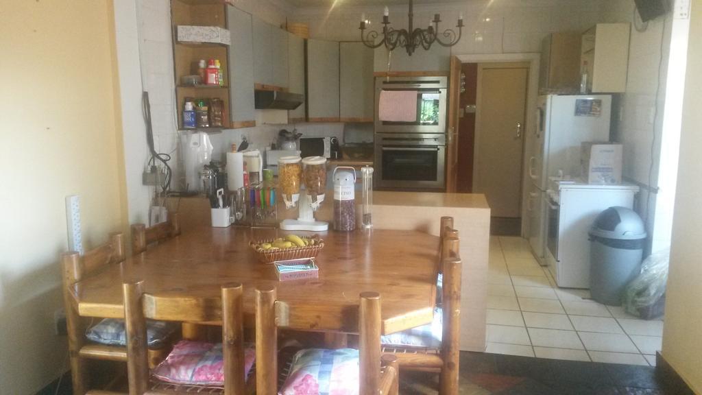 The Birches Backpacker Lodge Randburg エクステリア 写真