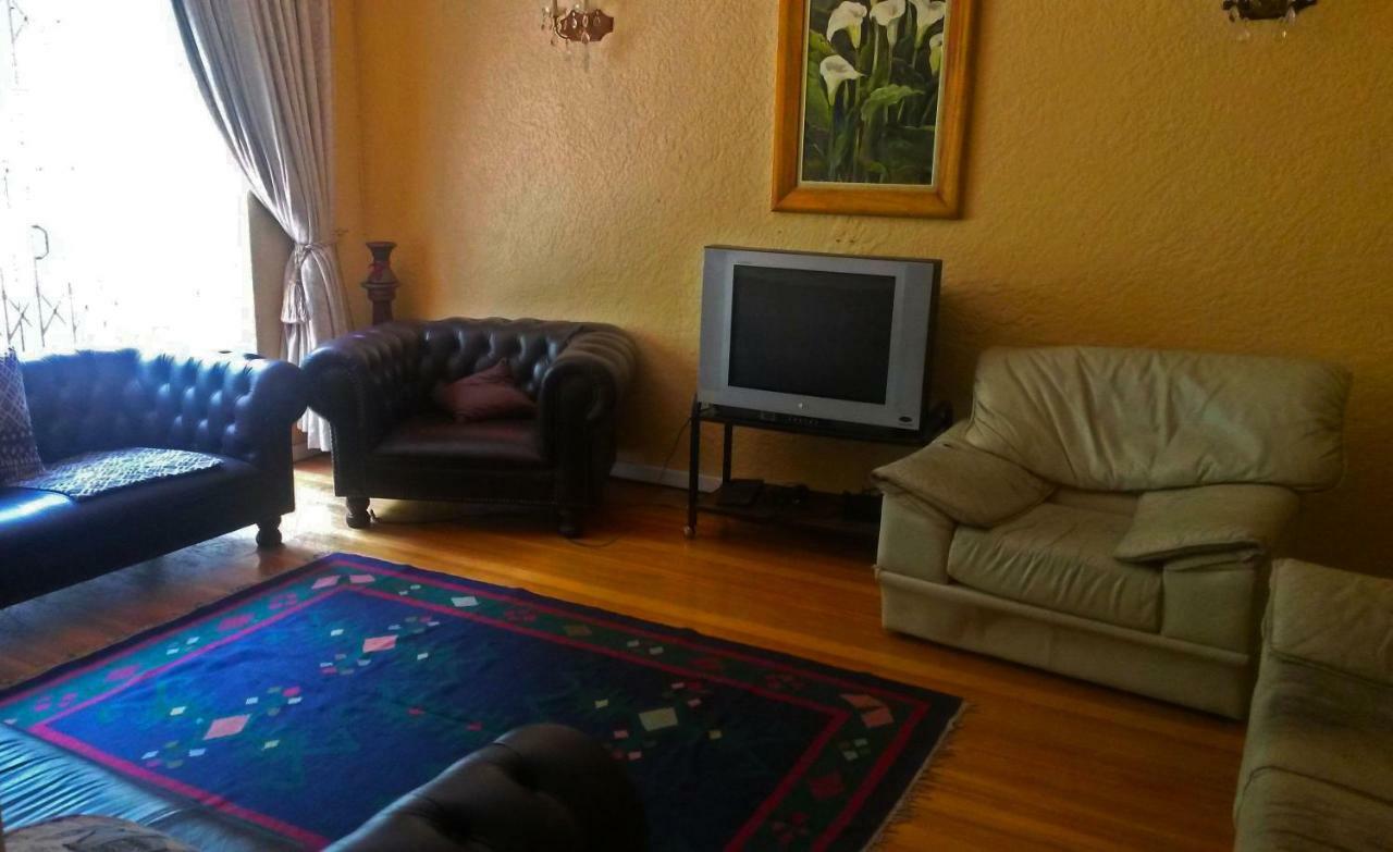 The Birches Backpacker Lodge Randburg エクステリア 写真
